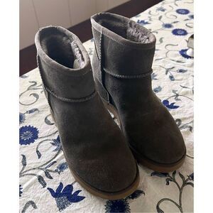 UGG Women's Classic Femme Sage Green Mini Boots Wedge size 5.5